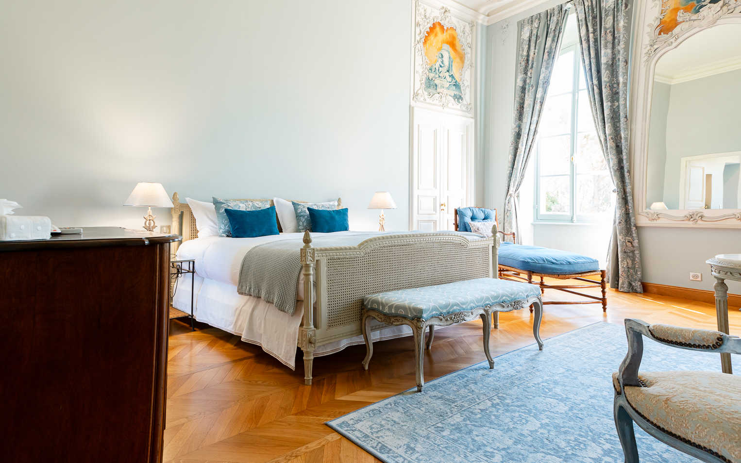 Blue Guest room Chateau Talaud