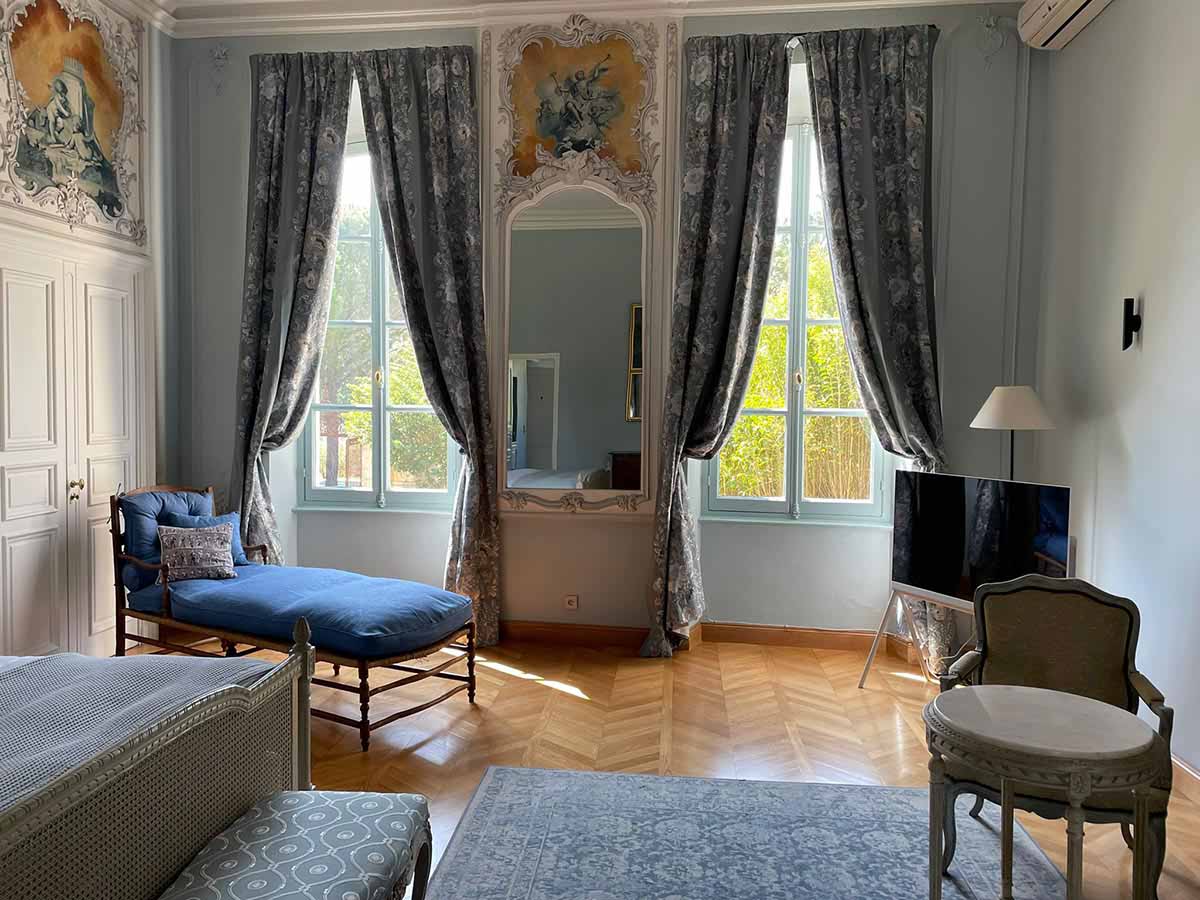 Blue Guest room Chateau Talaud
