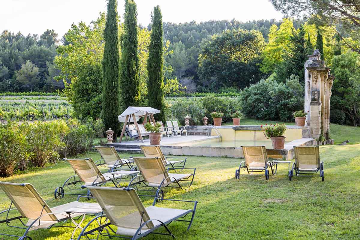 Chateau Talaud  parc and pool